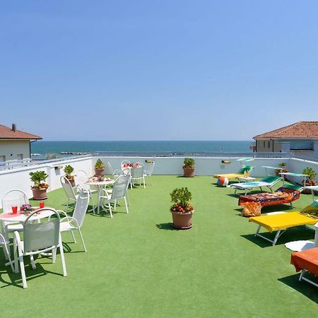 Hotel Ciondolo D'Oro Rimini Luaran gambar
