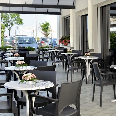 Hotel Ciondolo D'Oro Rimini Luaran gambar