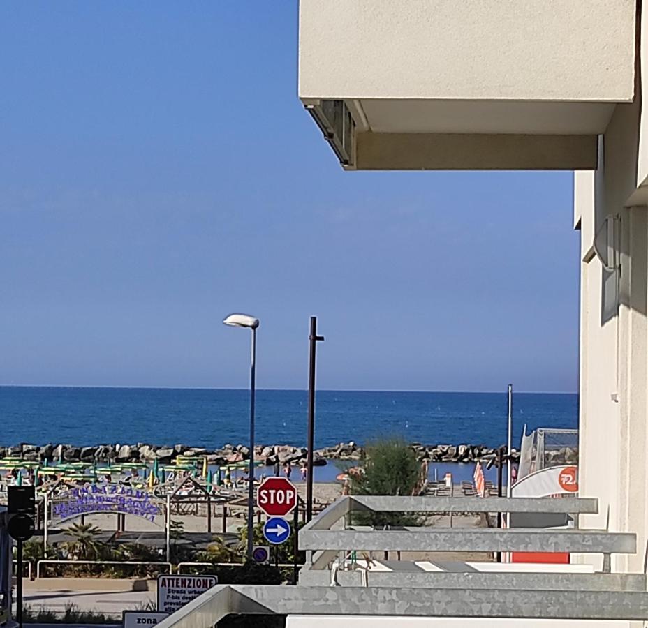 Hotel Ciondolo D'Oro Rimini Luaran gambar