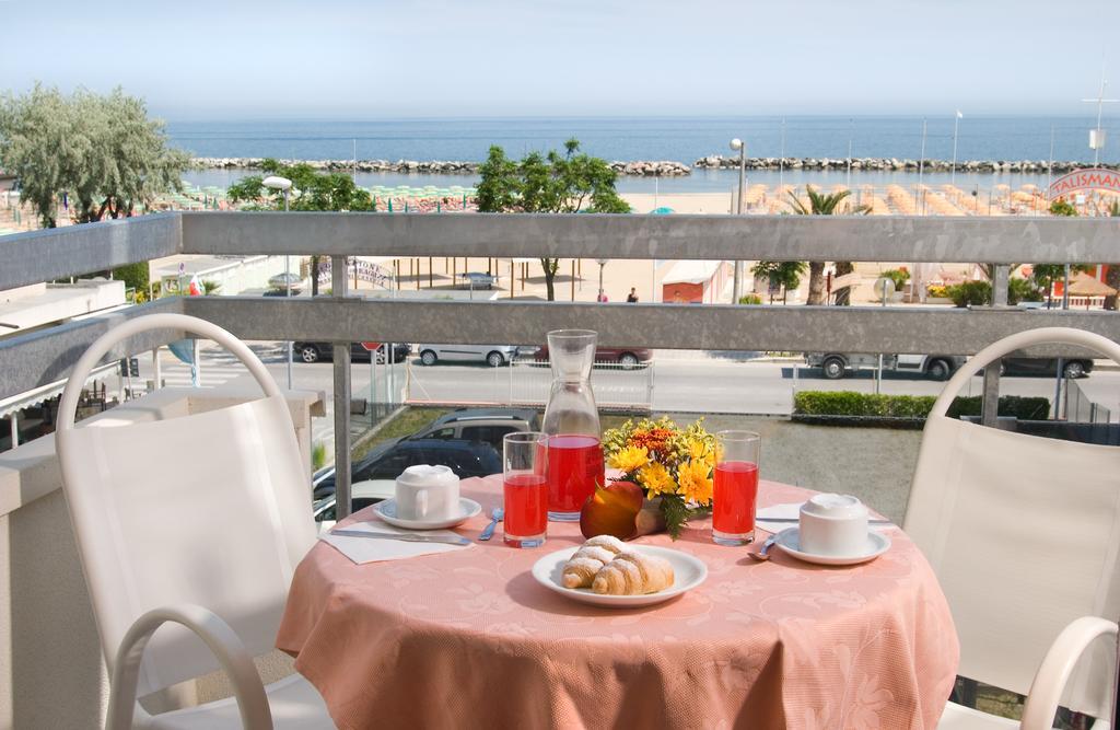 Hotel Ciondolo D'Oro Rimini Bilik gambar