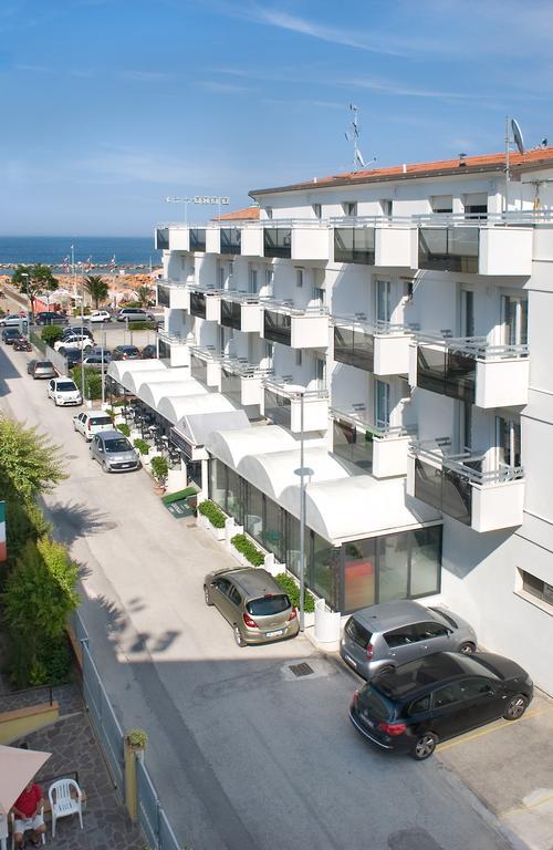 Hotel Ciondolo D'Oro Rimini Luaran gambar