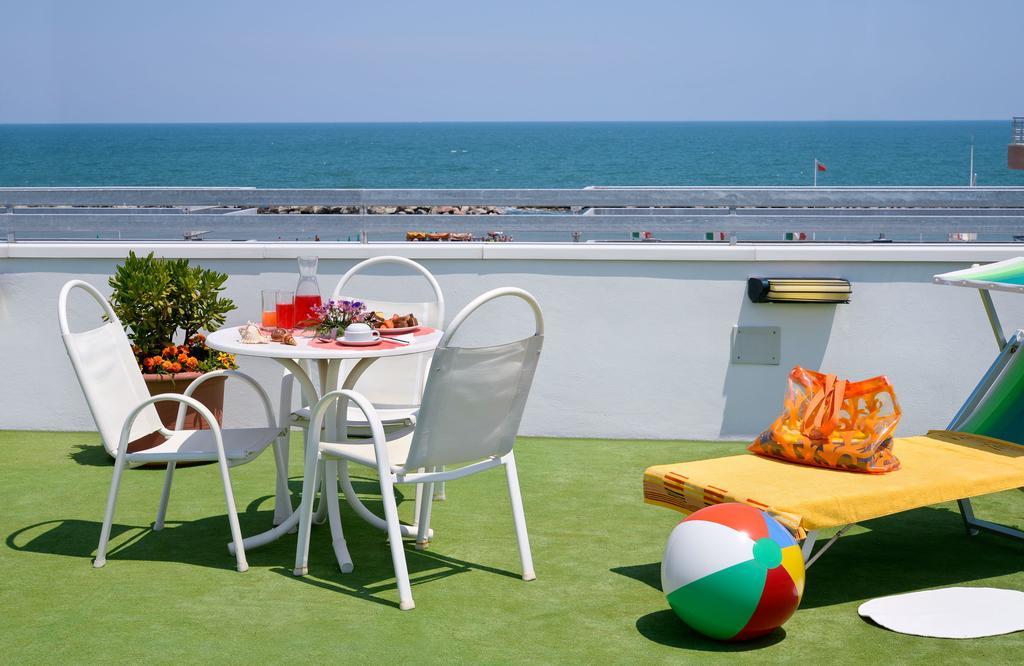 Hotel Ciondolo D'Oro Rimini Luaran gambar