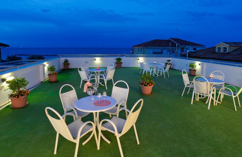 Hotel Ciondolo D'Oro Rimini Luaran gambar