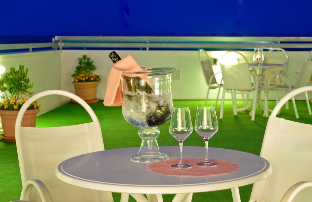 Hotel Ciondolo D'Oro Rimini Luaran gambar