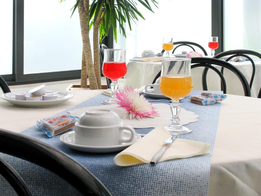 Hotel Ciondolo D'Oro Rimini Luaran gambar