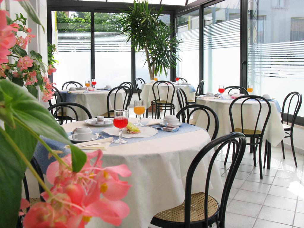 Hotel Ciondolo D'Oro Rimini Luaran gambar