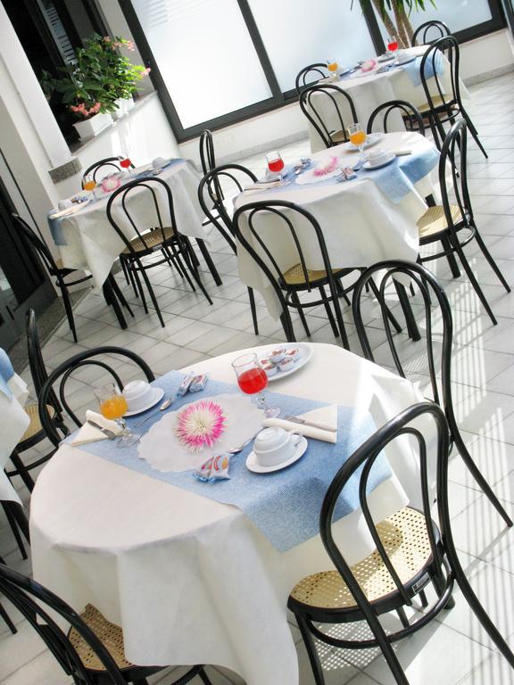 Hotel Ciondolo D'Oro Rimini Luaran gambar