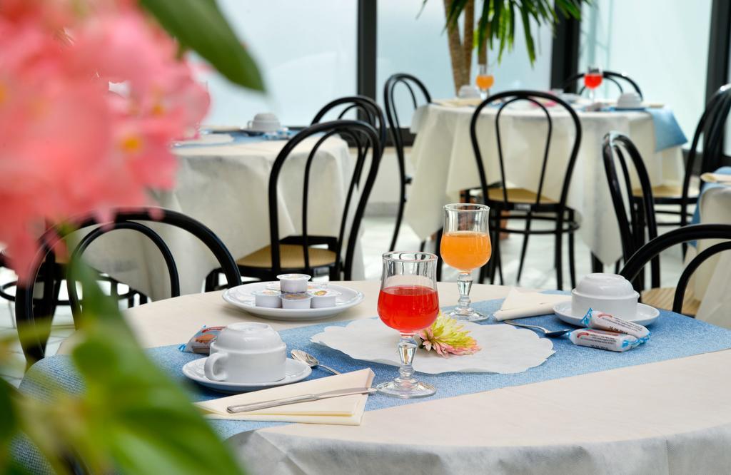 Hotel Ciondolo D'Oro Rimini Luaran gambar
