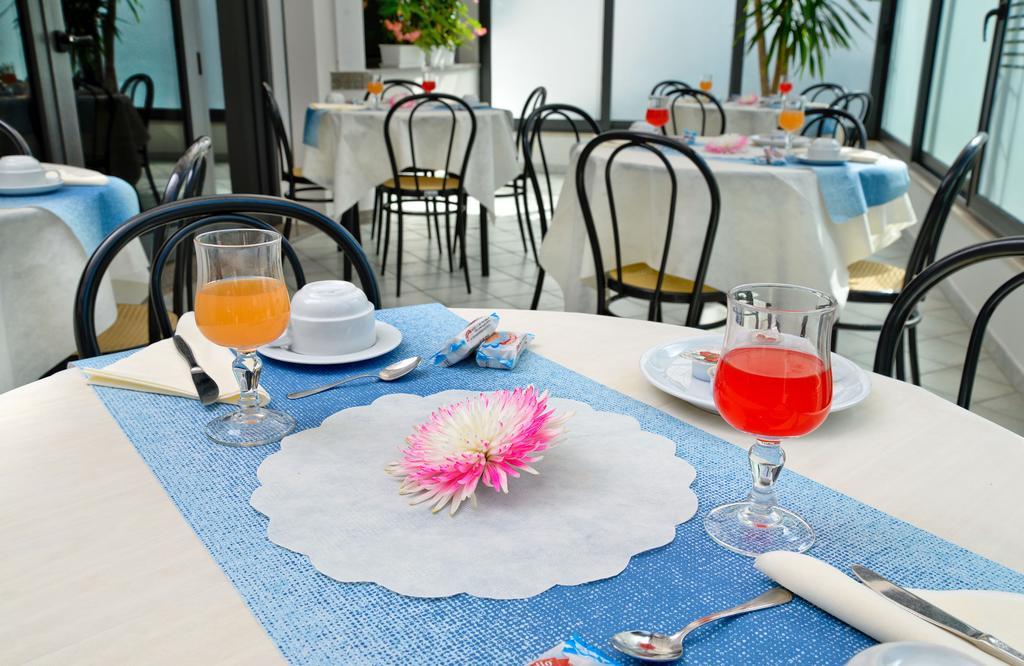 Hotel Ciondolo D'Oro Rimini Luaran gambar