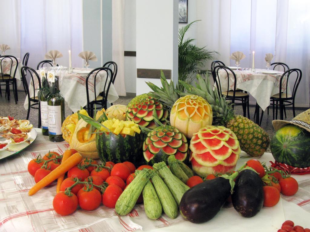 Hotel Ciondolo D'Oro Rimini Luaran gambar