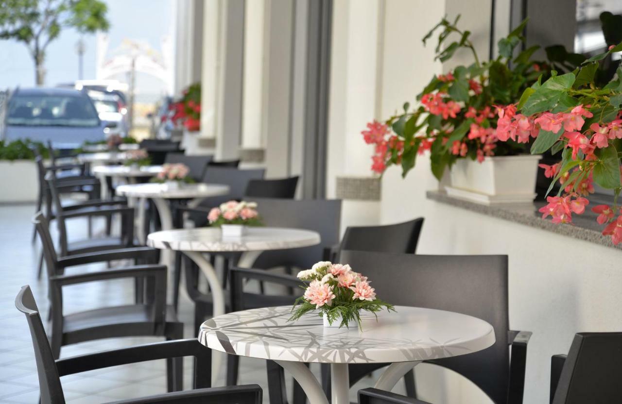 Hotel Ciondolo D'Oro Rimini Luaran gambar